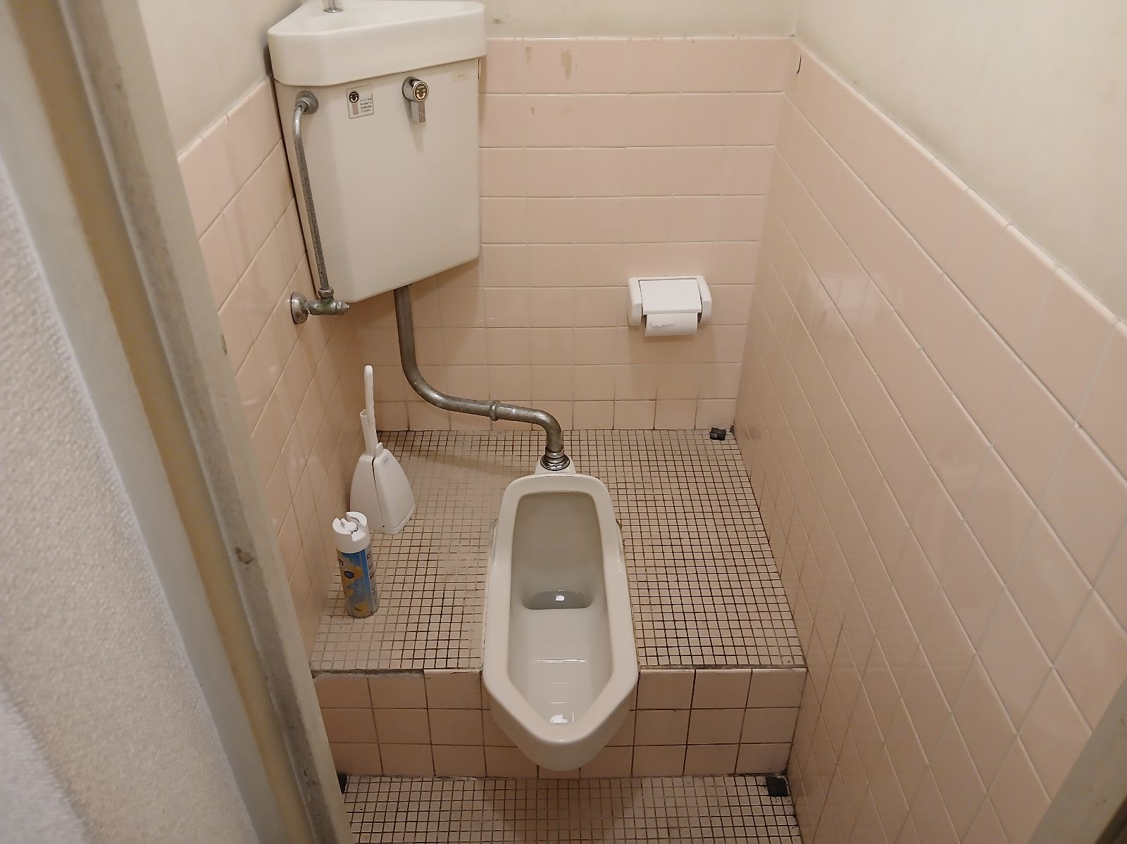 「賃貸ビルのトイレを快適に！和式から洋式へ改修施工」