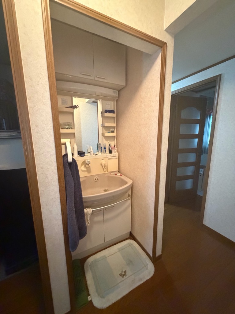 3階洗面スペースを快適＆デザイン性アップ｜洗面化粧台・湯ポッド設置＋クロス貼替