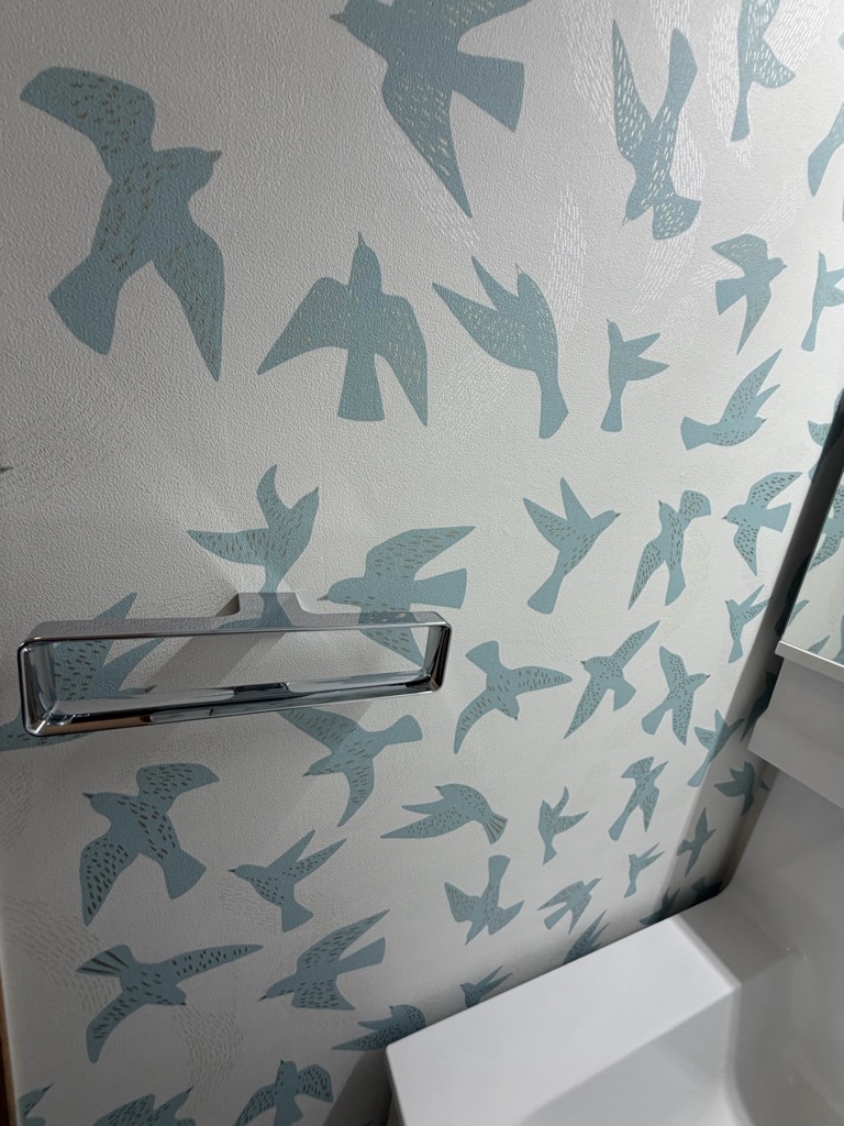 3階洗面スペースを快適＆デザイン性アップ｜洗面化粧台・湯ポッド設置＋クロス貼替