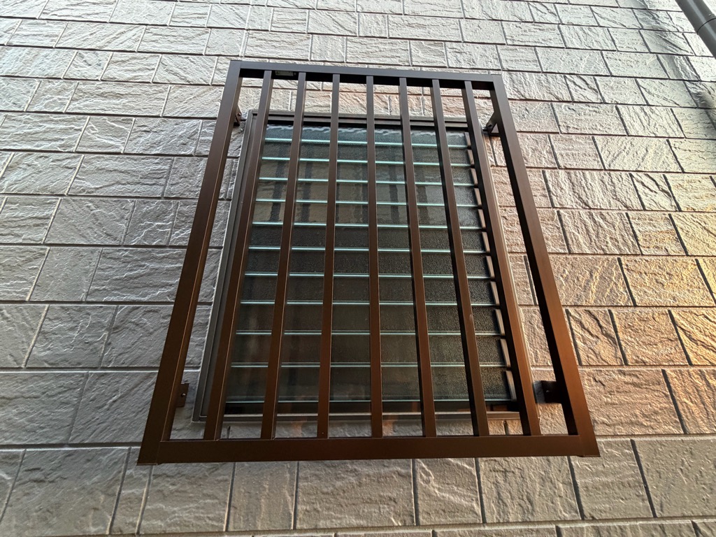 高強度面格子（YKK AP FLA）取付工事｜広島市西区