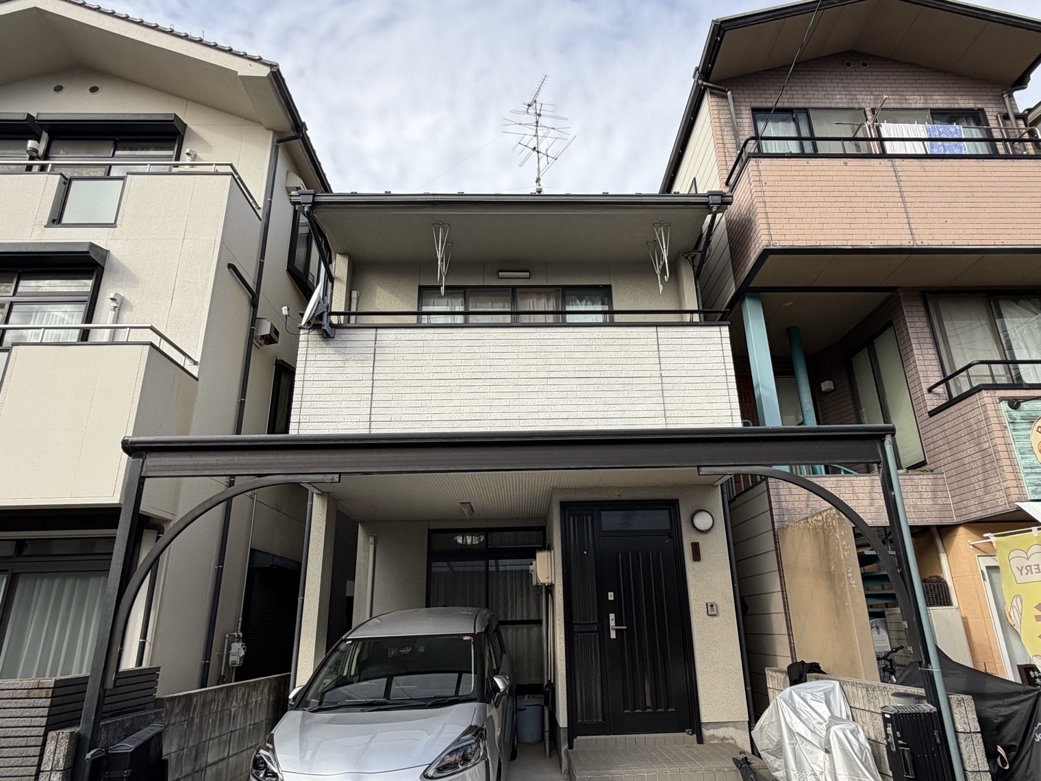 築30年住宅に調和するテラス屋根新設工事｜レボリュー 2.5間×8尺