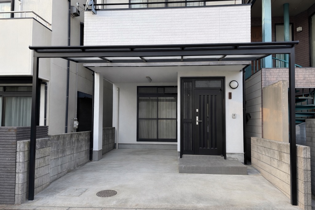 築30年住宅に調和するテラス屋根新設工事｜レボリュー 2.5間×8尺