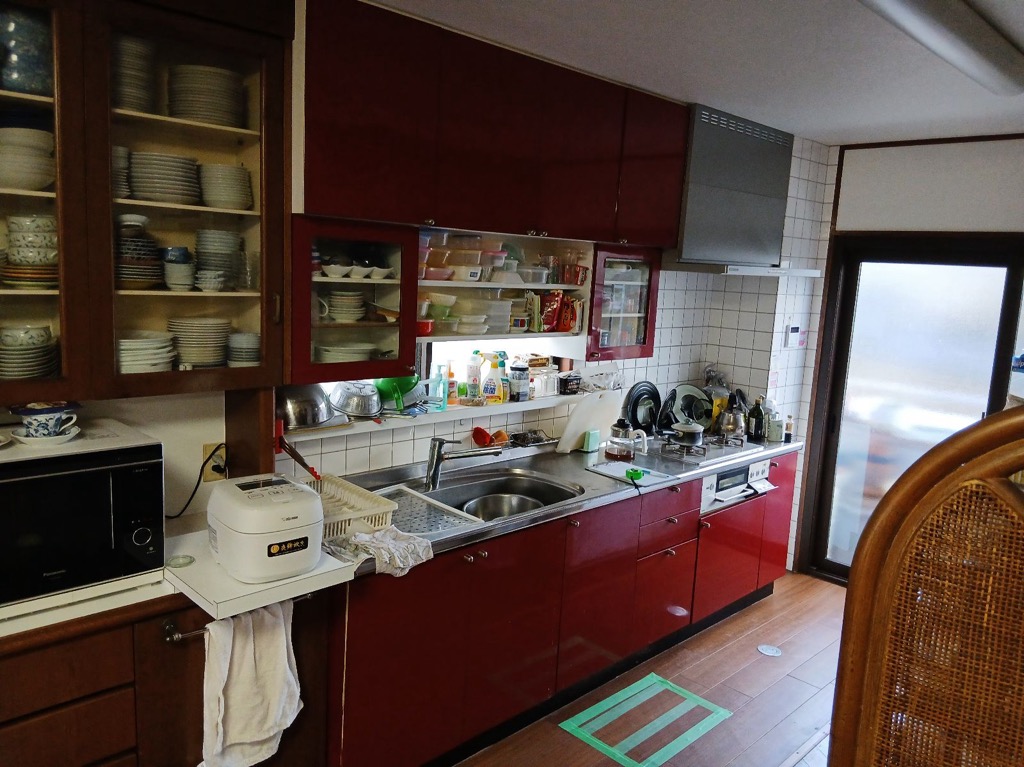 築25年キッチンを一新｜TOTOミッテで使いやすさと落ち着きのある空間へ（クラフトダークウッド）