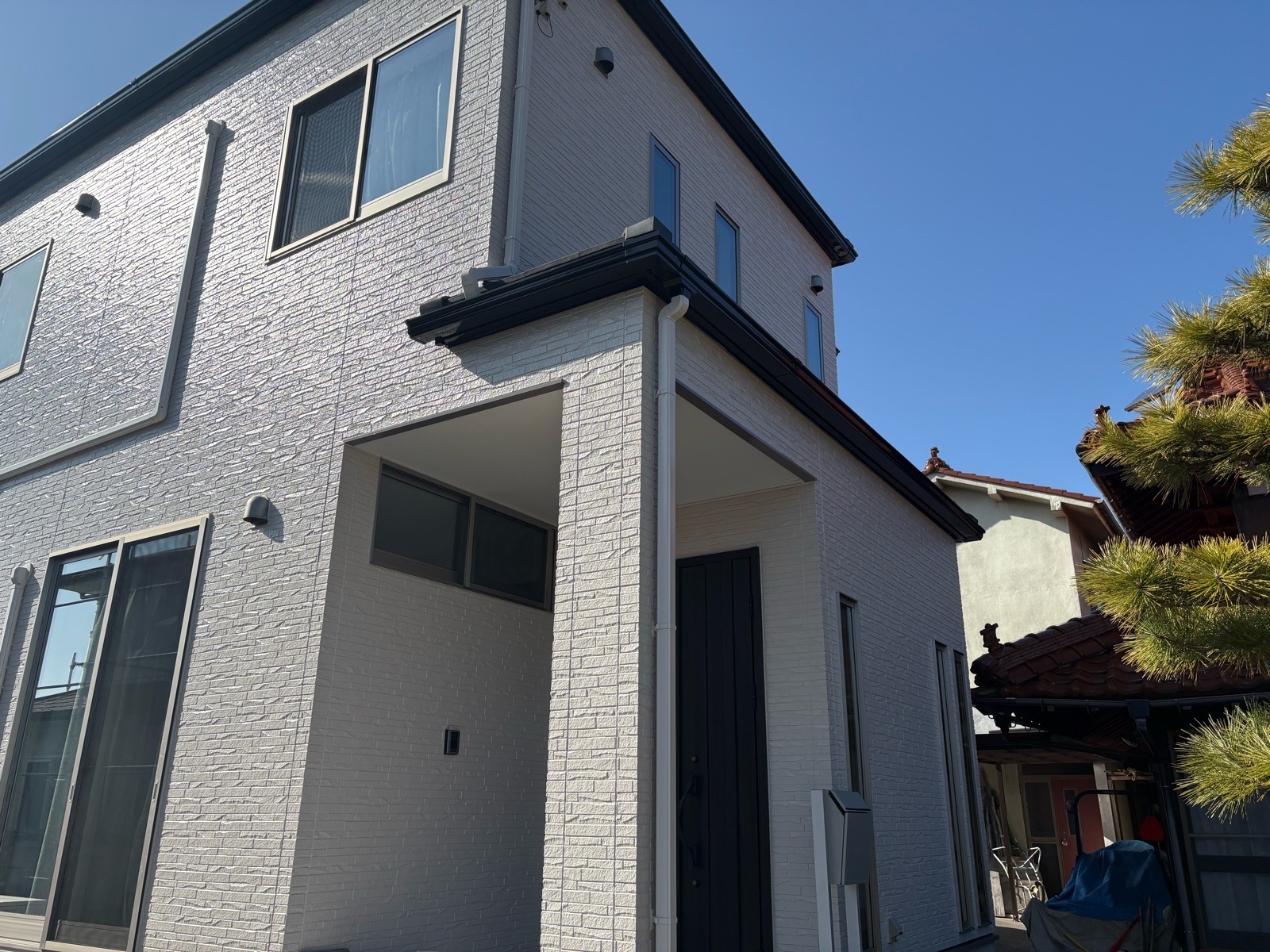 築8年タマホーム住宅｜エスケープレミアムシリコンBIOで外壁塗装｜ご実家と同時施工で美観と防藻性能を強化（東広島市）