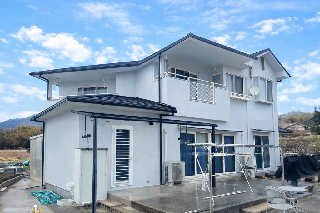 築35年住宅｜エスケープレミアム無機（N-80）で明るく美しい外壁へ外壁塗装工事｜東広島市