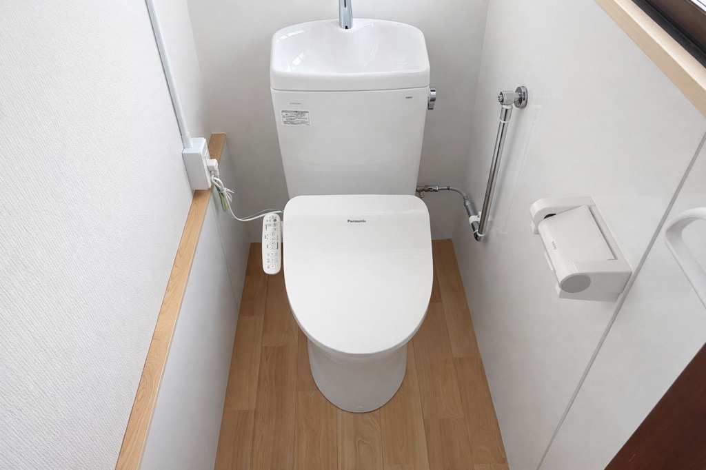 和式トイレから洋式トイレへ快適リフォーム｜段差解消で安心・清潔な空間に