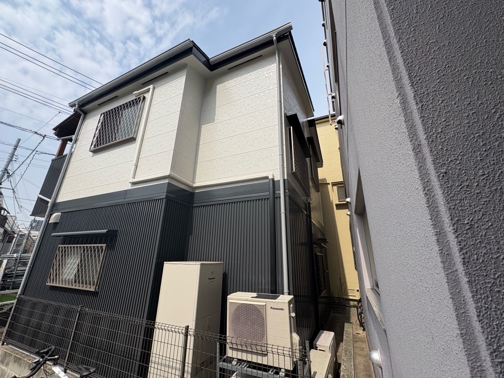 外壁塗装・屋根塗装・ベランダ防水工事｜ツートンカラーで高級感ある外観へ刷新