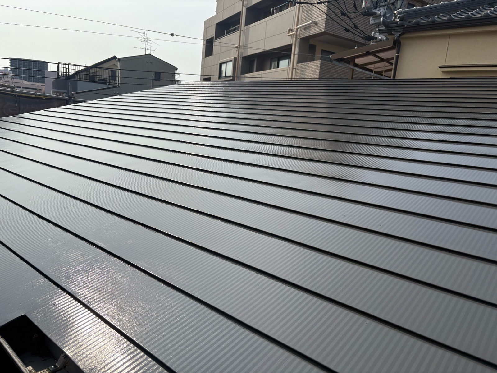 外壁塗装・屋根塗装・ベランダ防水工事｜ツートンカラーで高級感ある外観へ刷新