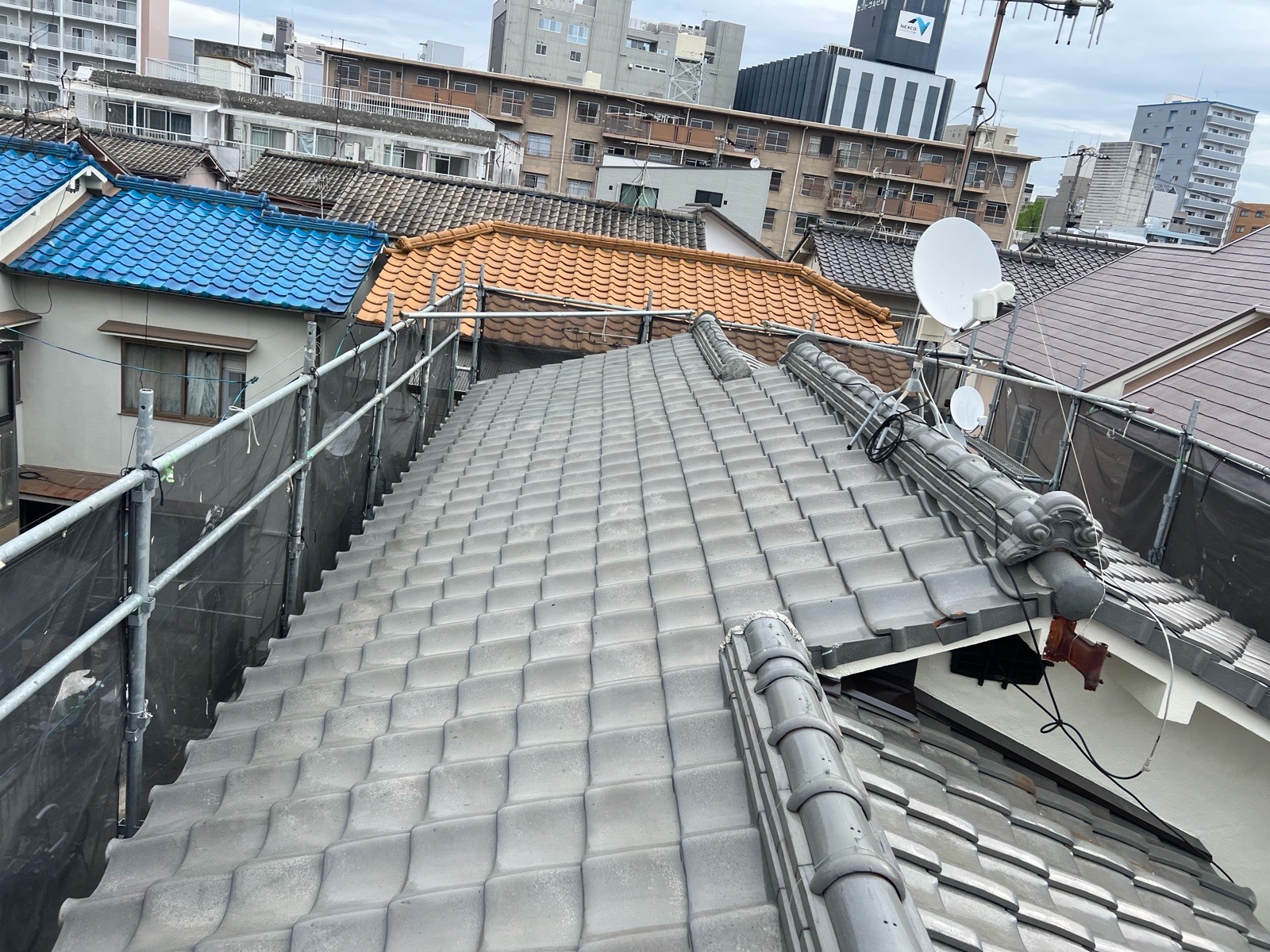 【広島市西区 屋根リフォーム施工事例】 瓦屋根から高耐久屋根材「セネター」へ葺き替え工事｜リピートのお客様よりご依頼