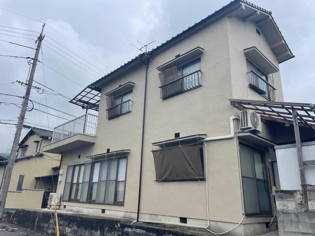 【広島市】築30年住宅の外壁塗装・左官補修工事｜日本ペイント パーフェクトトップで美観回復・ポリカ波板交換