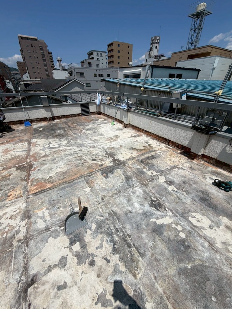 雨漏りを解決！屋上シート防水をウレタン防水へリニューアル