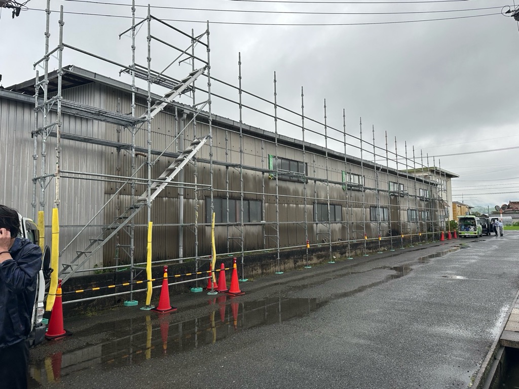 工場の大型雨樋架け替え工事｜老朽化した雨樋を大型雨樋へ交換