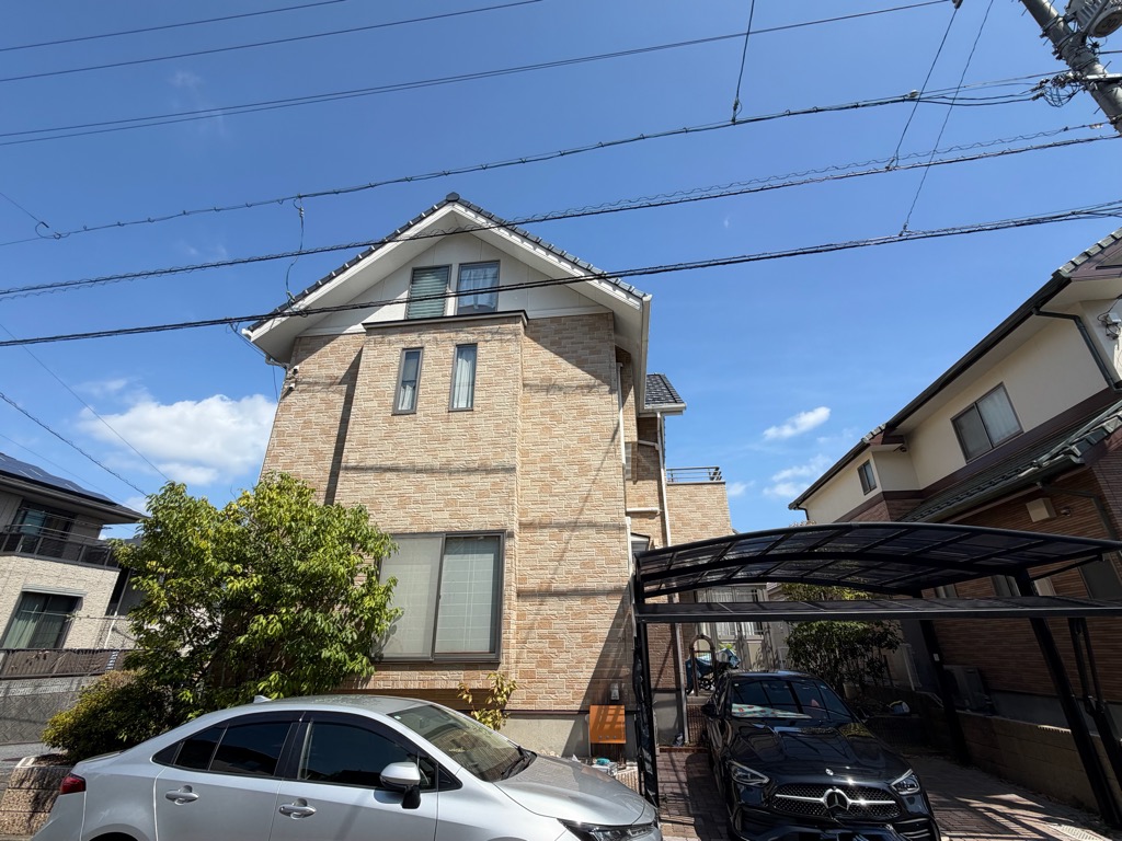 築21年・アイレストホームの住まいを彩る｜ドレスアップアート3色仕上げの外壁塗装